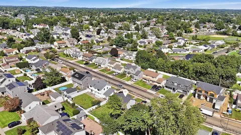 View/Area - 18 Devon Rd, Bethpage, NY 11714 photo 6 of 6