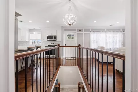 Entry Way - 18 Devon Rd, Bethpage, NY 11714 photo 1 of 6