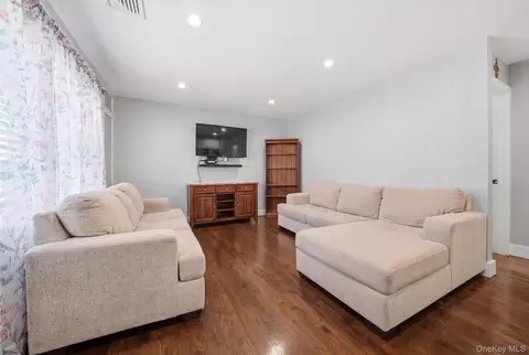 Other - 18 Devon Rd, Bethpage, NY 11714 photo 3 of 8