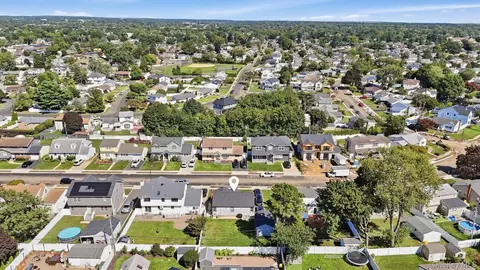 View/Area - 18 Devon Rd, Bethpage, NY 11714 photo 1 of 6
