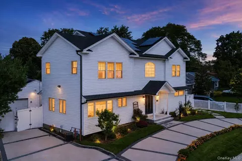 1375 Oak Ln, East Meadow, NY 11554