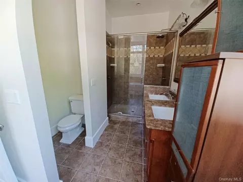 Bath - 11 Hedges Rd, Warwick, NY 10990 photo 3 of 6