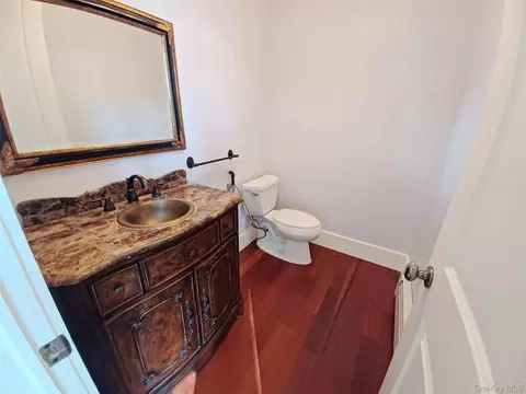 Bath - 11 Hedges Rd, Warwick, NY 10990 photo 1 of 6