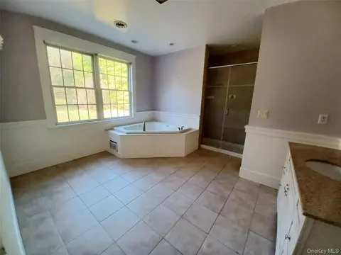 Bath - 11 Hedges Rd, Warwick, NY 10990 photo 6 of 6