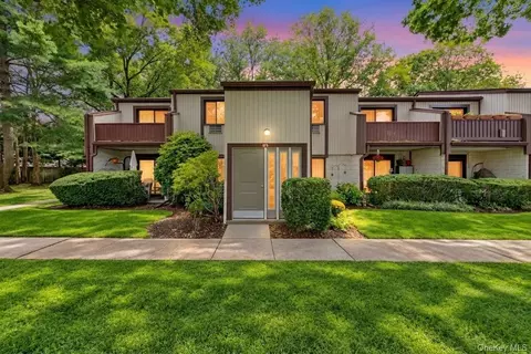 107 Richmond Blvd #4B, Ronkonkoma, NY 11779