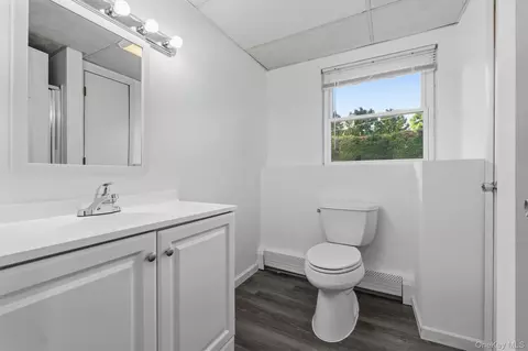 Bath - 77 Robin Dr, Kent, NY 10512 photo 5 of 5