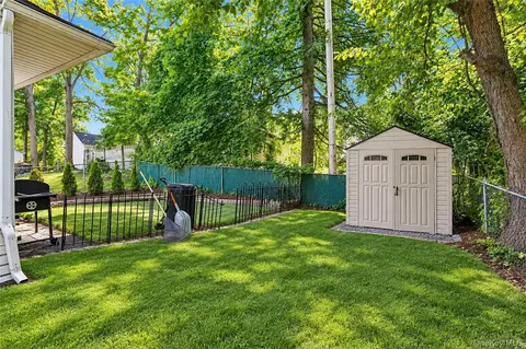 Exterior - 18 Underhill Ave, Poughkeepsie, NY 12601 photo 3 of 4