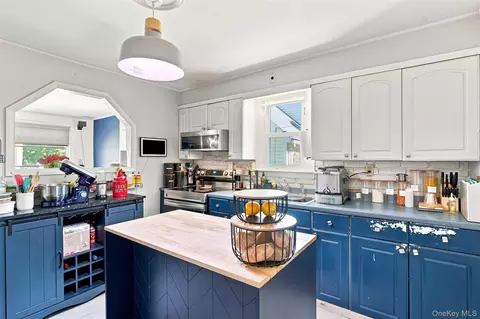 Kitchen - 18 Underhill Ave, Poughkeepsie, NY 12601 photo 2 of 3