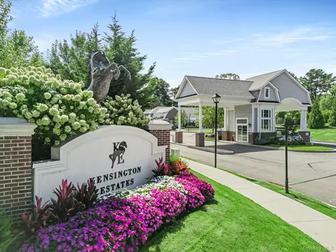 221 Coach Dr, Woodbury, NY 11797
