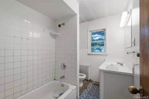 Bath - 6 Thomas St, Thompson, NY 12701 photo 2 of 2