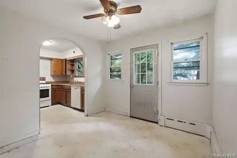 Entry Way - 6 Thomas St, Thompson, NY 12701 photo 5 of 6