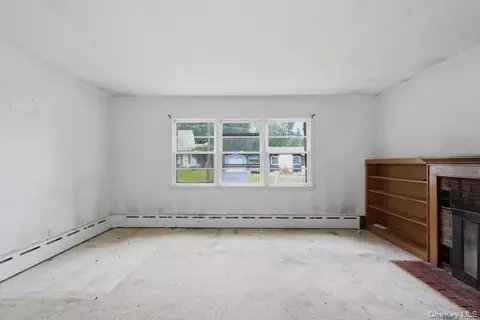Living - 6 Thomas St, Thompson, NY 12701 photo 4 of 4