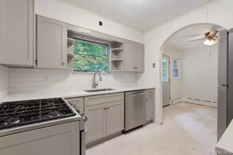 Entry Way - 6 Thomas St, Thompson, NY 12701 photo 2 of 6