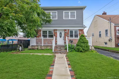 74 Davis St, East Rockaway, NY 11518