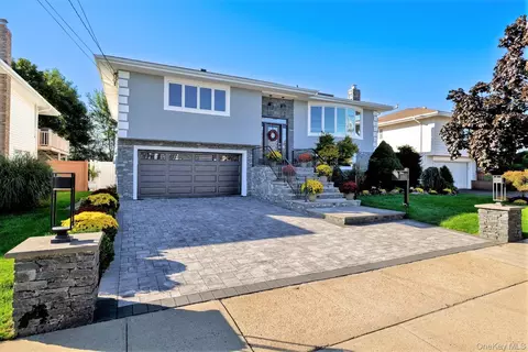 569 Links Dr S, Oceanside, NY 11572