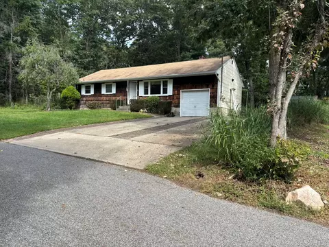 219 Shafter St, Islandia, NY 11749