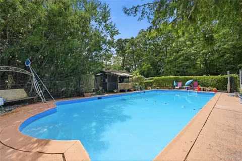 Exterior - 124 E Woodside Ave, Patchogue, NY 11772 photo 3 of 8