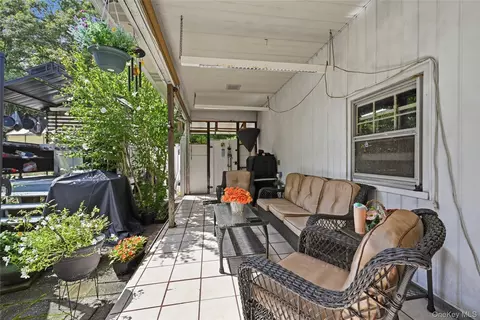 Exterior - 124 E Woodside Ave, Patchogue, NY 11772 photo 8 of 8