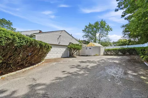 Exterior - 124 E Woodside Ave, Patchogue, NY 11772 photo 1 of 8