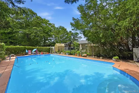 Exterior - 124 E Woodside Ave, Patchogue, NY 11772 photo 4 of 8