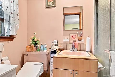 Bath - 124 E Woodside Ave, Patchogue, NY 11772 photo 2 of 3