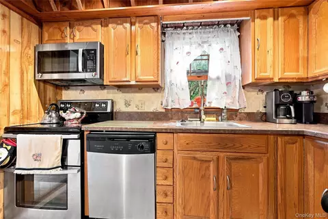 Kitchen - 124 E Woodside Ave, Patchogue, NY 11772 photo 2 of 3