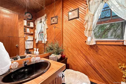 Bath - 124 E Woodside Ave, Patchogue, NY 11772 photo 3 of 3