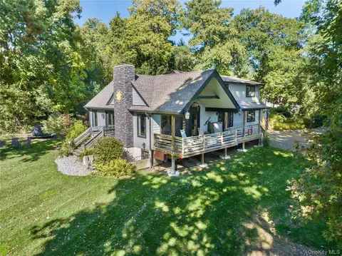 283 New Hempstead Rd, Clarkstown, NY 10956