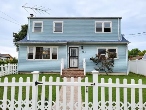 220 Lehrer Ave, Elmont, NY 11003