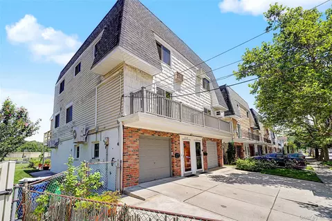 3309 255th St, New York, NY 11363