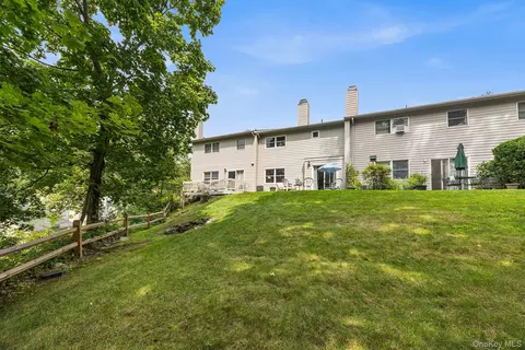 Exterior - 5-03 Brooke Club Dr, Ossining, NY 10562 photo 5 of 8