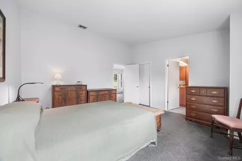 Bedroom - 5-03 Brooke Club Dr, Ossining, NY 10562 photo 4 of 4