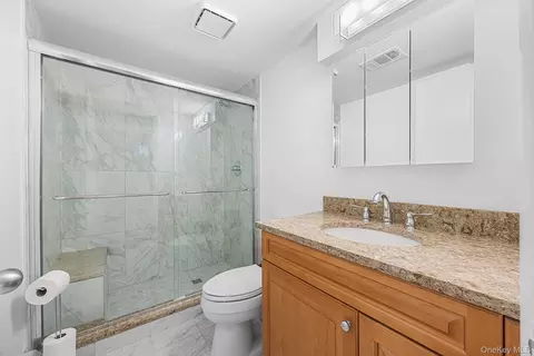 Bath - 5-03 Brooke Club Dr, Ossining, NY 10562 photo 1 of 2