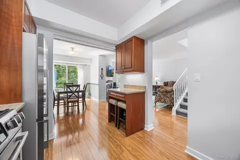 Entry Way - 5-03 Brooke Club Dr, Ossining, NY 10562 photo 4 of 5