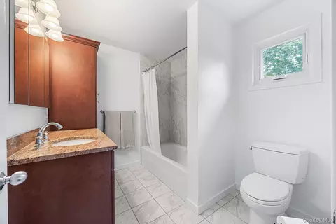 Bath - 5-03 Brooke Club Dr, Ossining, NY 10562 photo 2 of 2