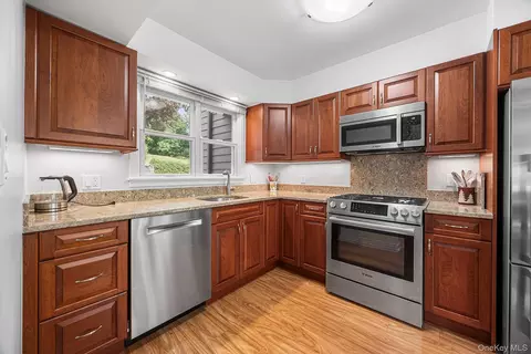 Kitchen - 5-03 Brooke Club Dr, Ossining, NY 10562 photo 2 of 2