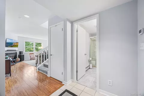 Entry Way - 5-03 Brooke Club Dr, Ossining, NY 10562 photo 1 of 5