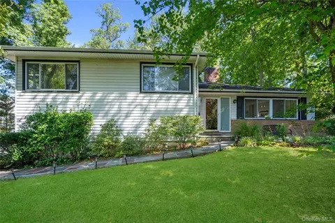 58 Ridge Dr E, North Hempstead, NY 11576