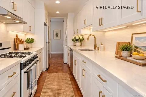 Kitchen - 720 Milton Rd #N-3D, Rye, NY 10580 photo 3 of 3