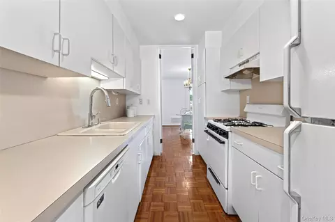 Kitchen - 720 Milton Rd #N-3D, Rye, NY 10580 photo 2 of 3