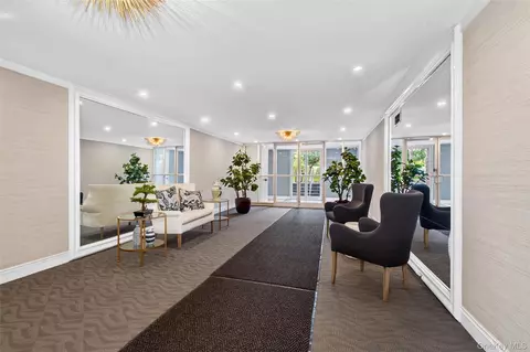 Entry Way - 720 Milton Rd #N-3D, Rye, NY 10580 photo 1 of 2