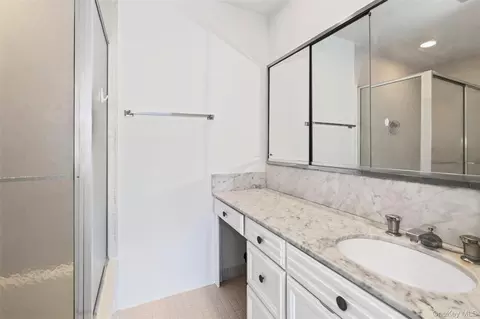 Bath - 720 Milton Rd #N-3D, Rye, NY 10580 photo 3 of 5