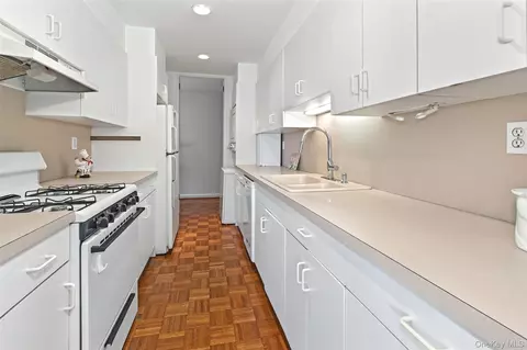 Kitchen - 720 Milton Rd #N-3D, Rye, NY 10580 photo 1 of 3