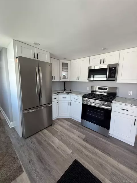 150 Main St #1, Islip, NY 11751 photo 3
