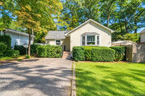 7 Beacon Dr, Sound Beach, NY 11789