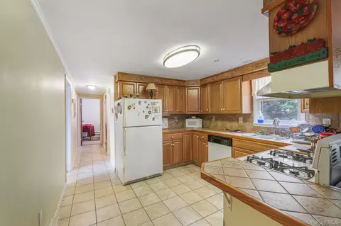 Entry Way - 894 Wallkill Ave, Wallkill, NY 12589 photo 1 of 2
