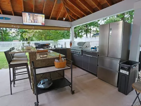 Kitchen - 2 Panther Ln, Shawangunk, NY 12589 photo 6 of 7