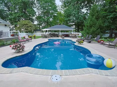 Exterior - 2 Panther Ln, Shawangunk, NY 12589 photo 6 of 11
