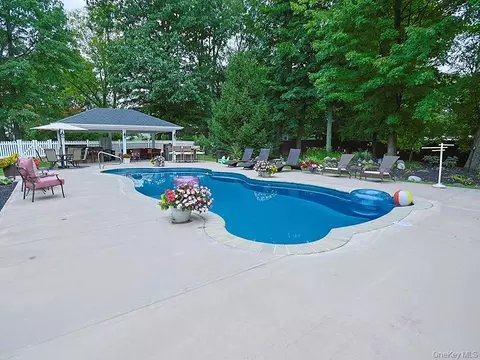 Exterior - 2 Panther Ln, Shawangunk, NY 12589 photo 2 of 11