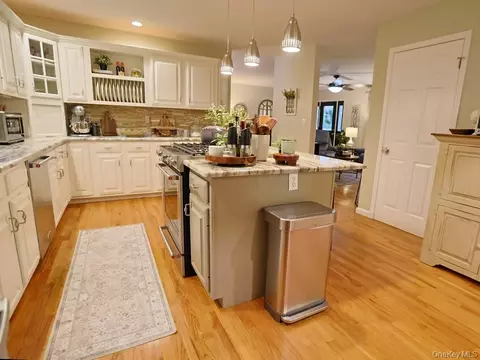 Kitchen - 2 Panther Ln, Shawangunk, NY 12589 photo 3 of 7